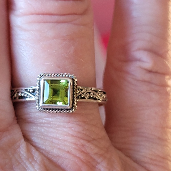 SARDA Jewelry - SARDA 925 STERLING PERIDOT RING SIZE 10 STACKABLE